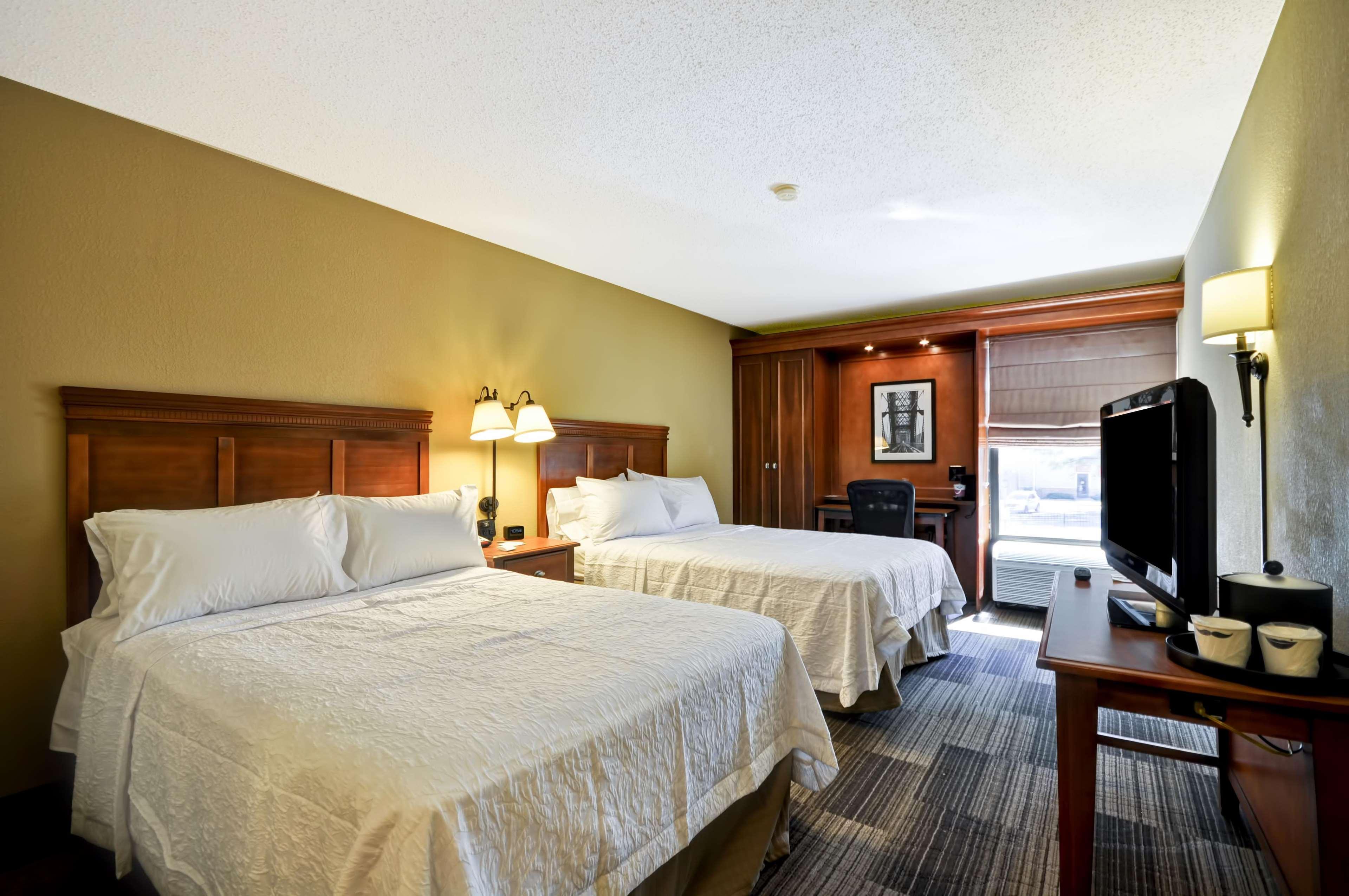 Hampton Inn Memphis Poplar Экстерьер фото