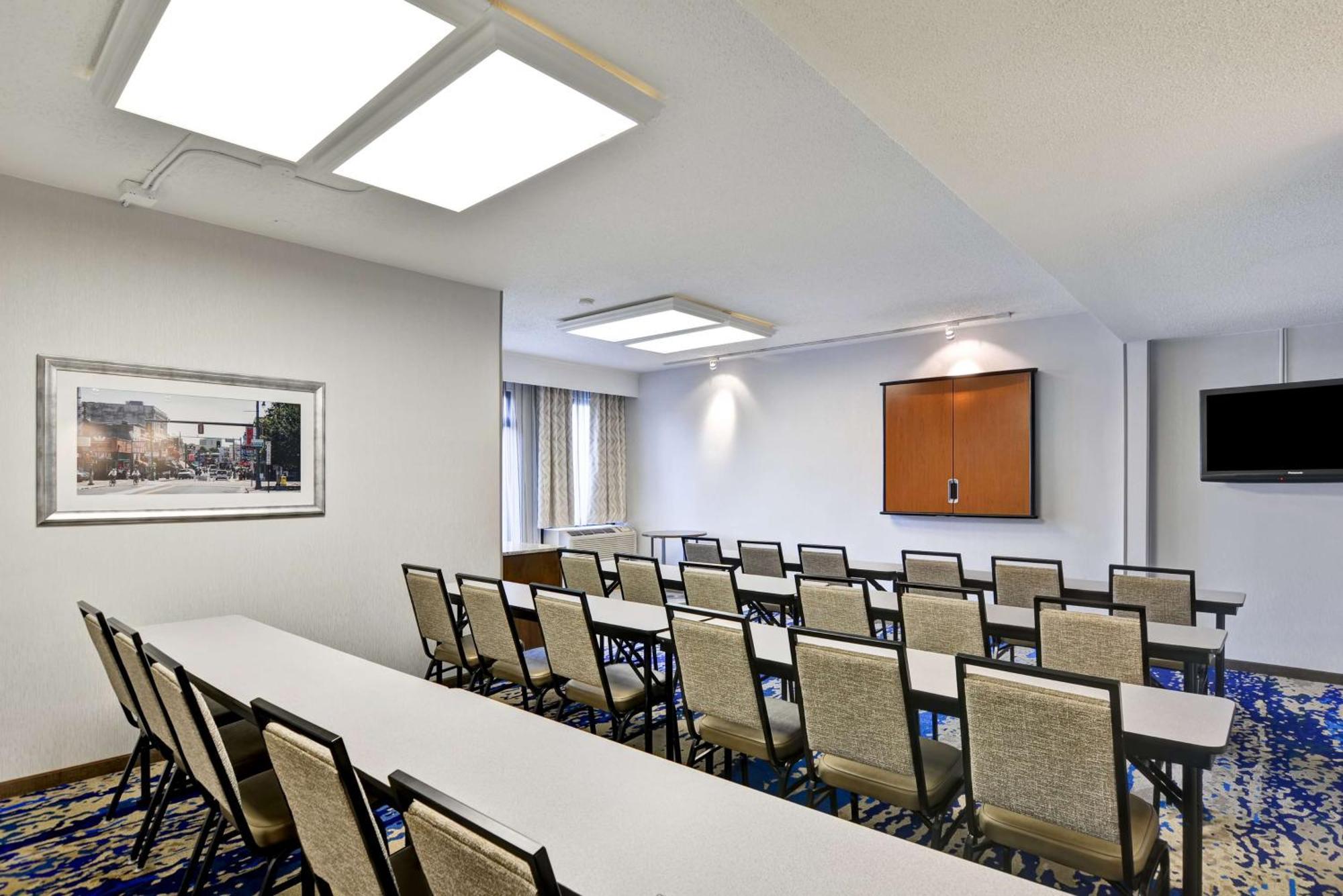 Hampton Inn Memphis Poplar Экстерьер фото