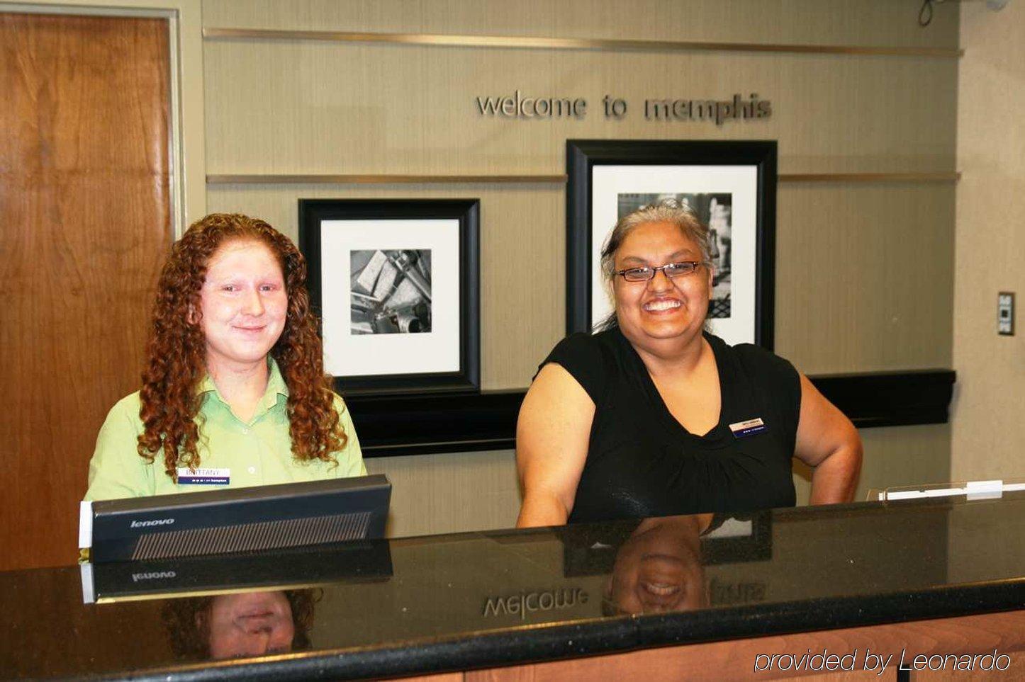 Hampton Inn Memphis Poplar Интерьер фото