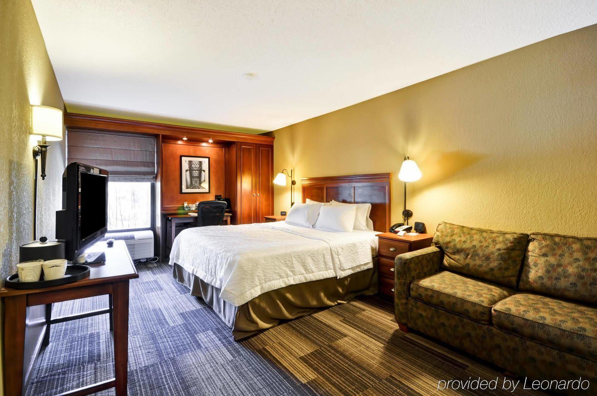 Hampton Inn Memphis Poplar Экстерьер фото
