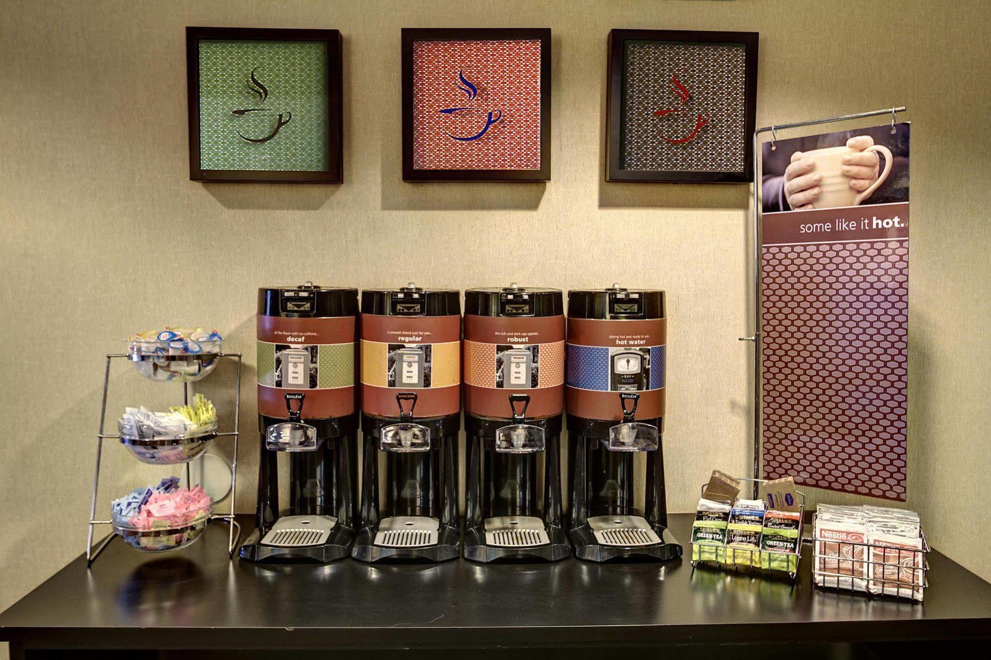 Hampton Inn Memphis Poplar Экстерьер фото