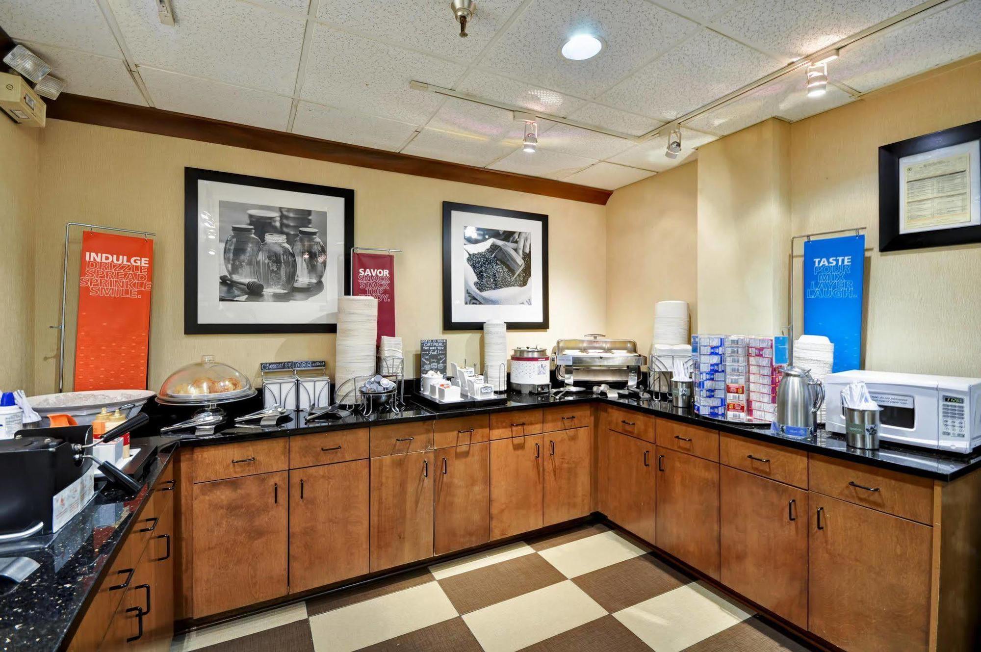 Hampton Inn Memphis Poplar Экстерьер фото