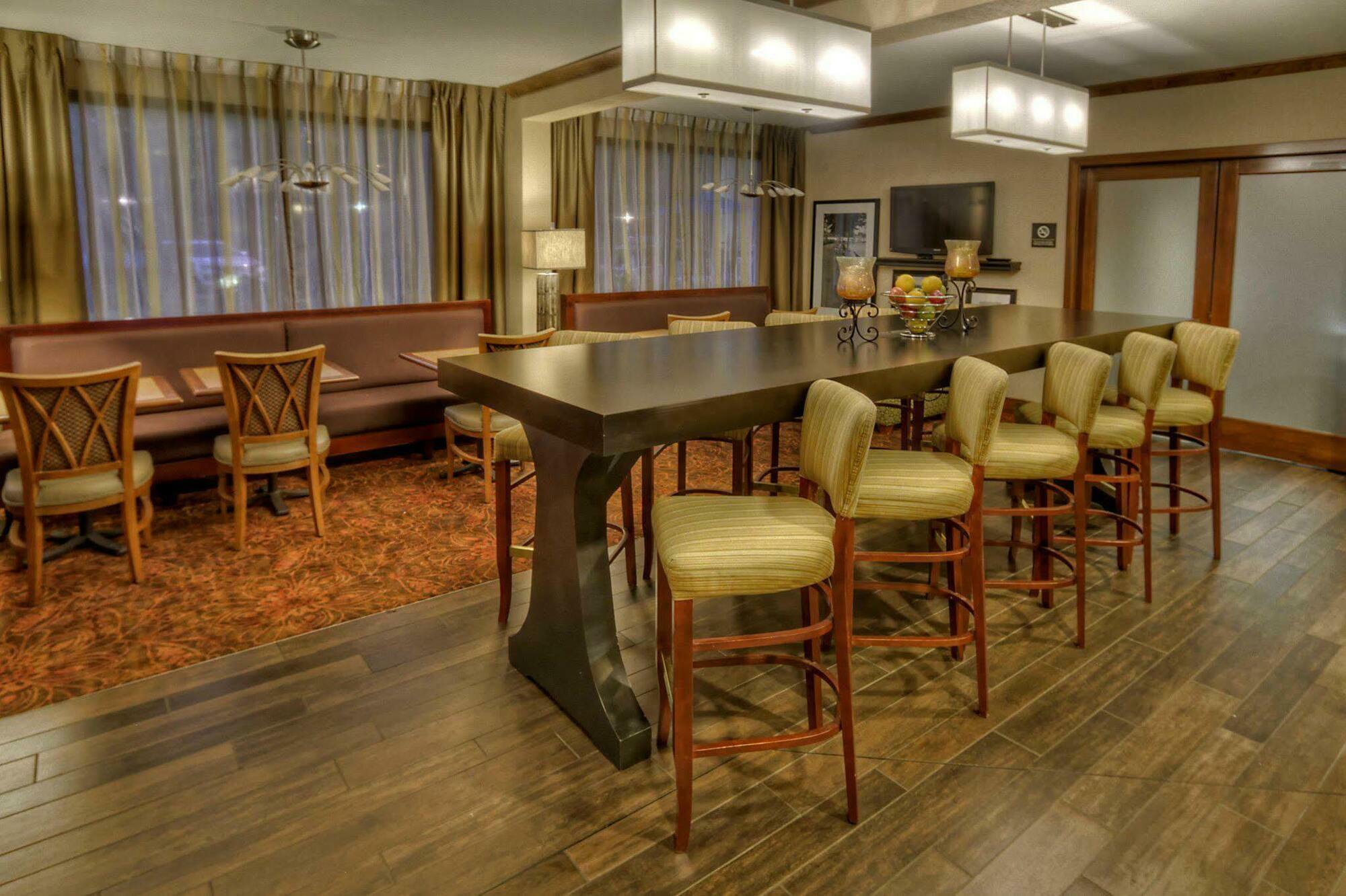 Hampton Inn Memphis Poplar Экстерьер фото
