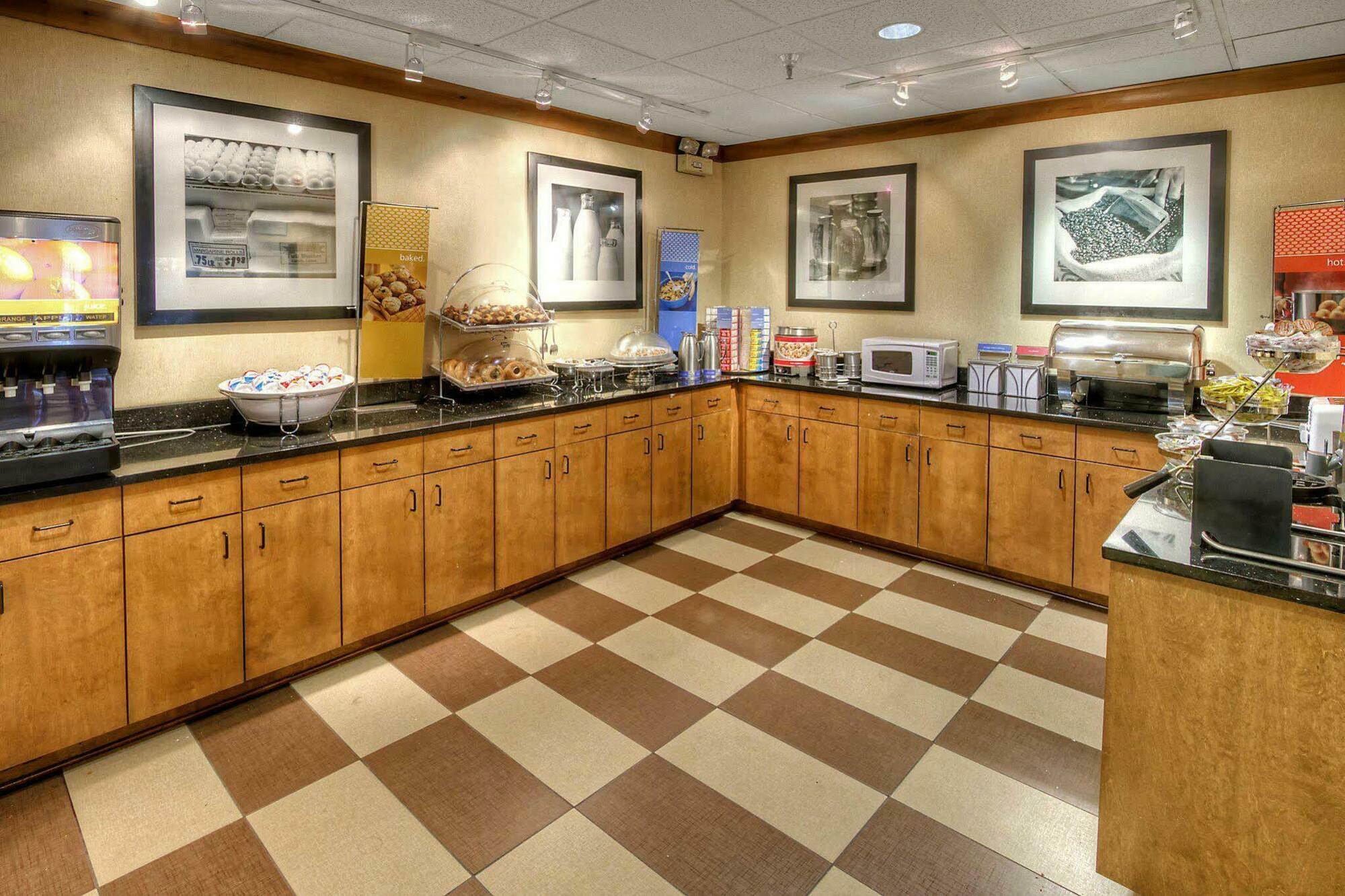 Hampton Inn Memphis Poplar Экстерьер фото